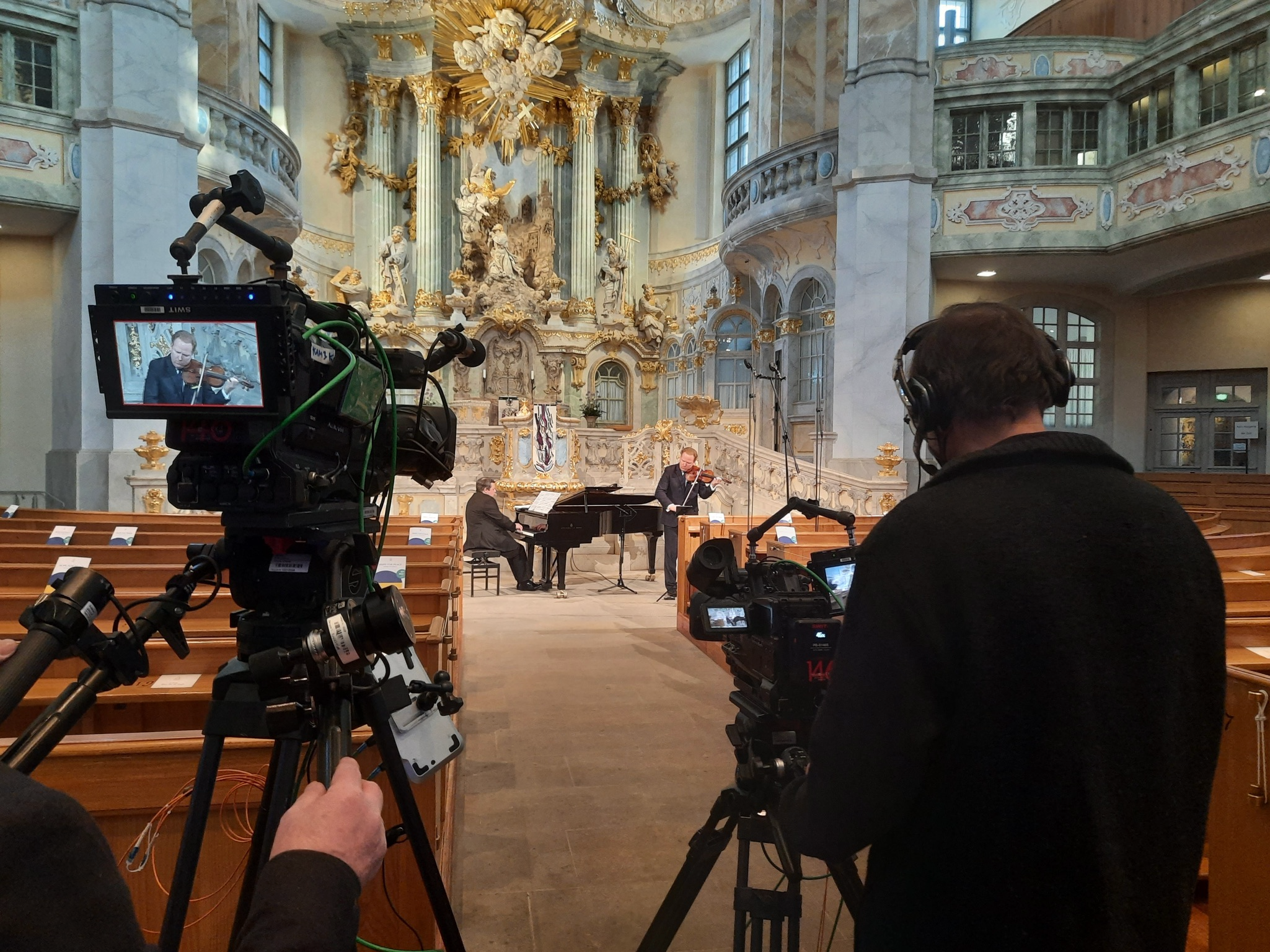 NC3 Multicam-Setup für Livestream eines Klassikkonzerts in barocker Kirche mit Violinist und Pianist